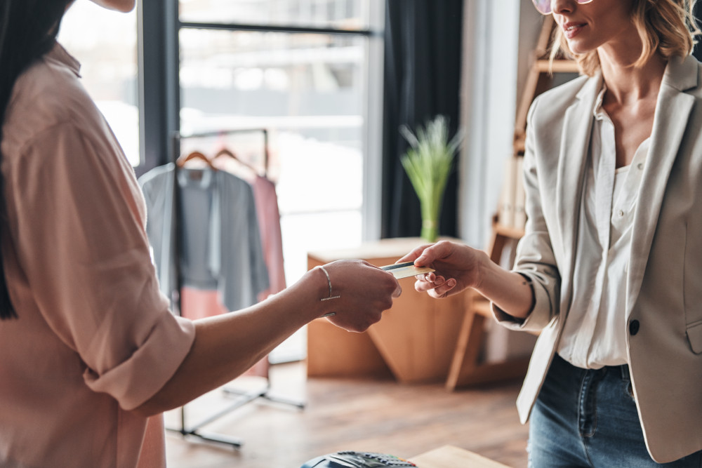 Acheter avant de vendre sans prêt relais : une alternative à considérer
